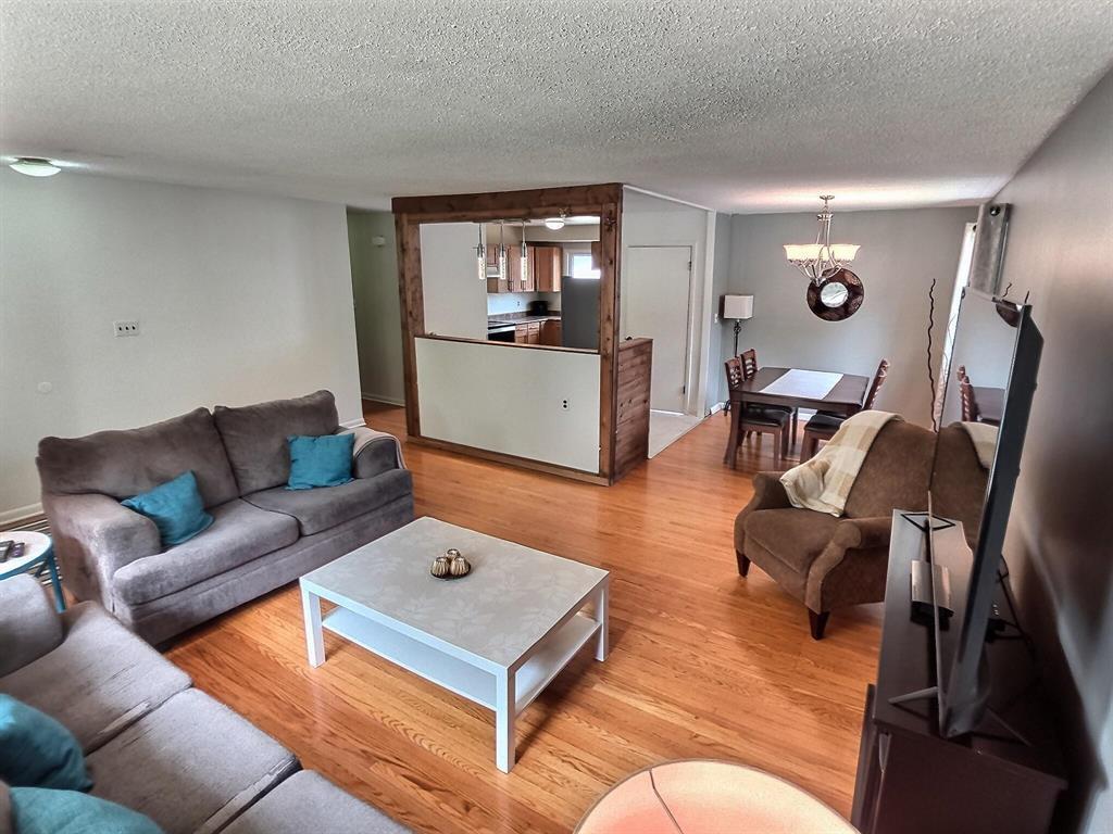 Property Photo:  19 Sansome Avenue  MB R3K 0N6 