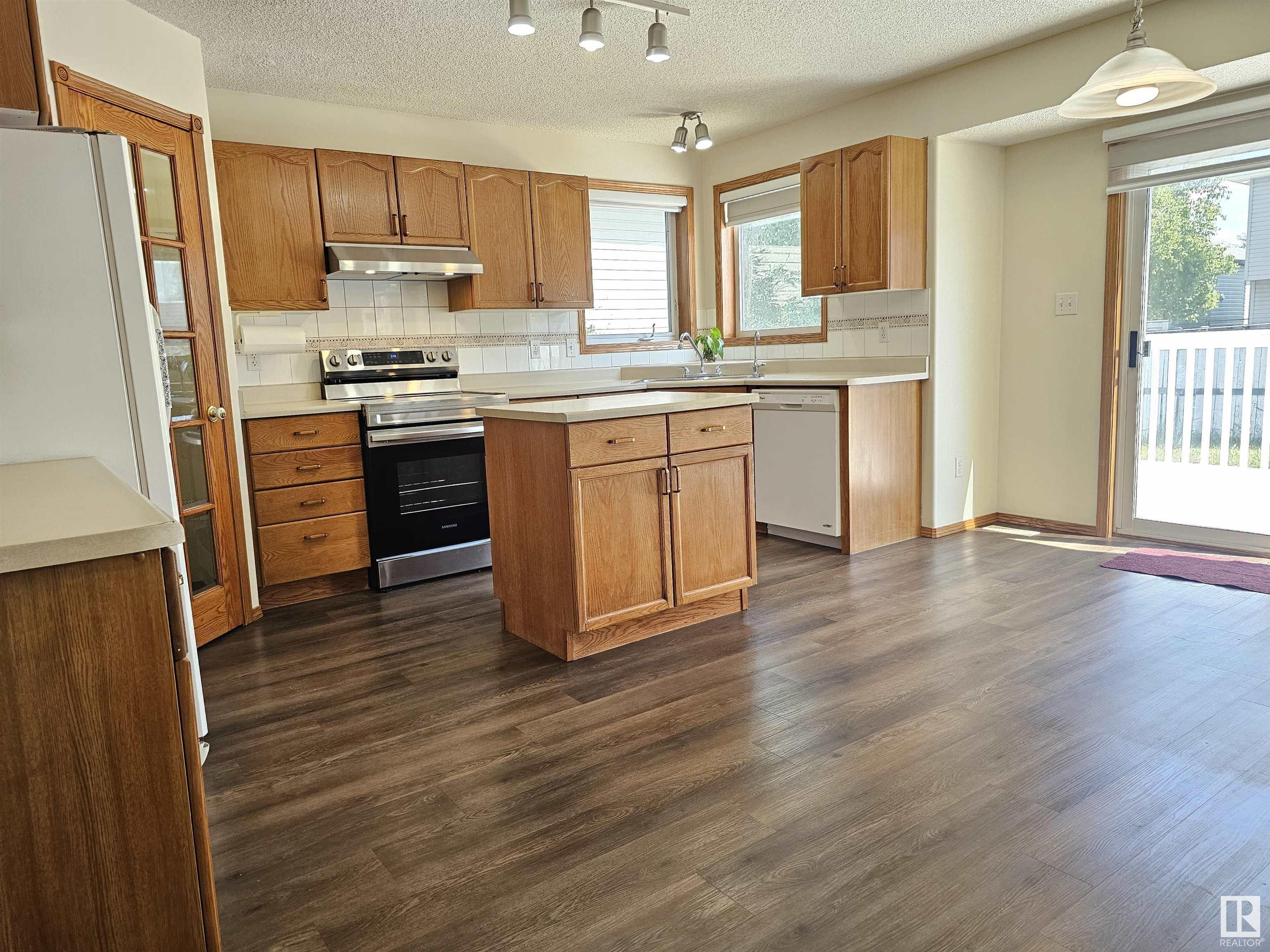 Property Photo: 2331 37B Ave NW NW AB T6T 1N9