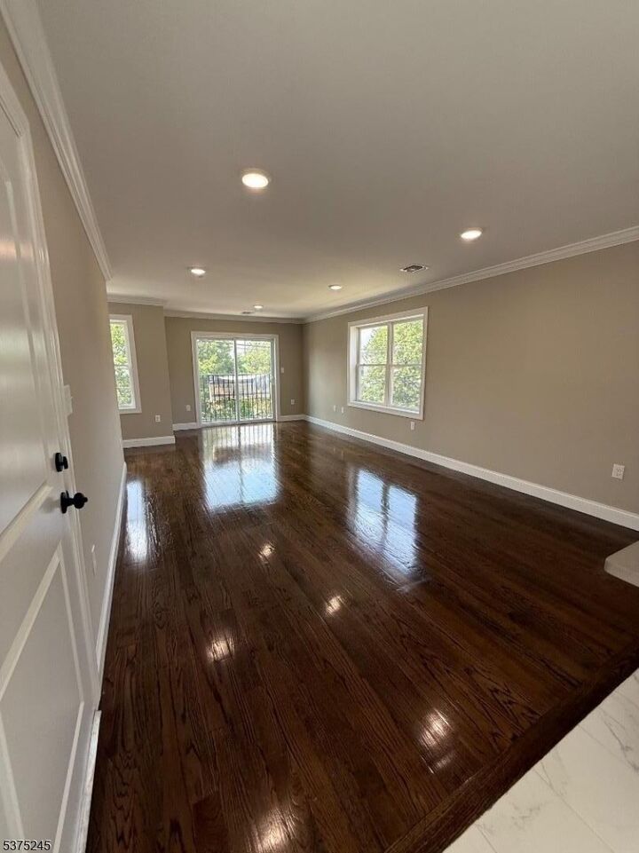 Property Photo:  515 Walnut St 2  NJ 07201 