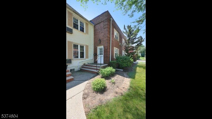 Property Photo:  27 Parkway Vlg  NJ 07016 
