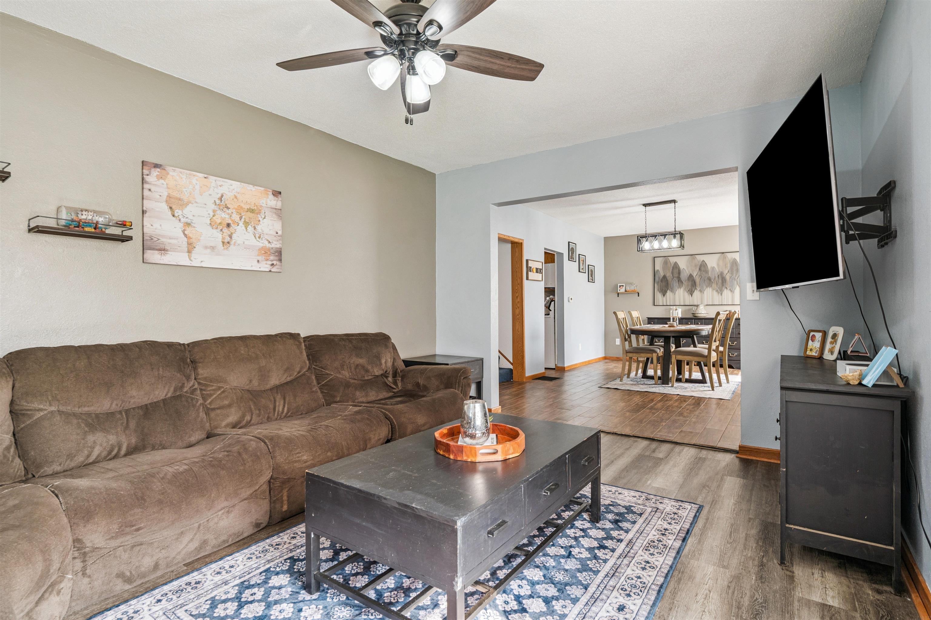 112 N Madison St  Hazleton IA 50641 photo