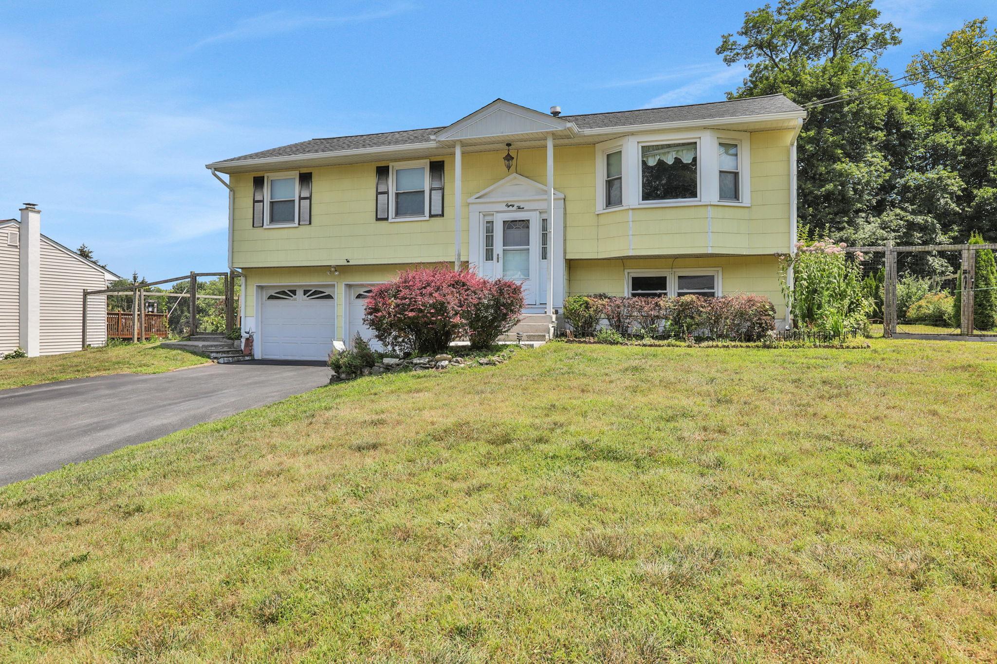 83 S Gate Drive  Poughkeepsie NY 12601 photo