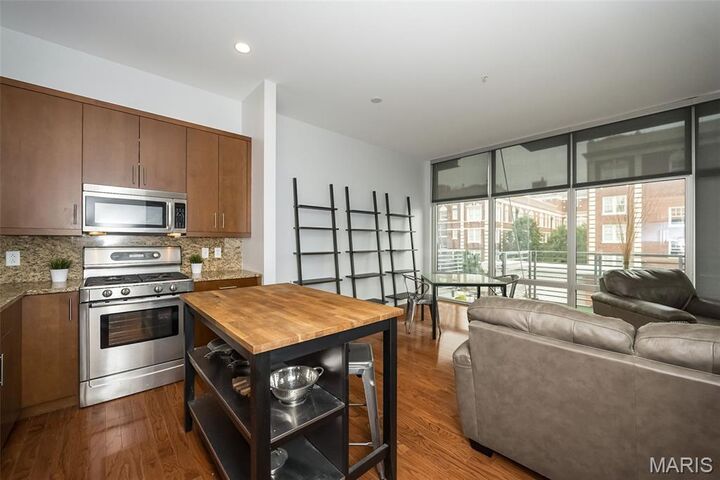 Property Photo:  9 N Euclid Avenue 509  MO 63108 