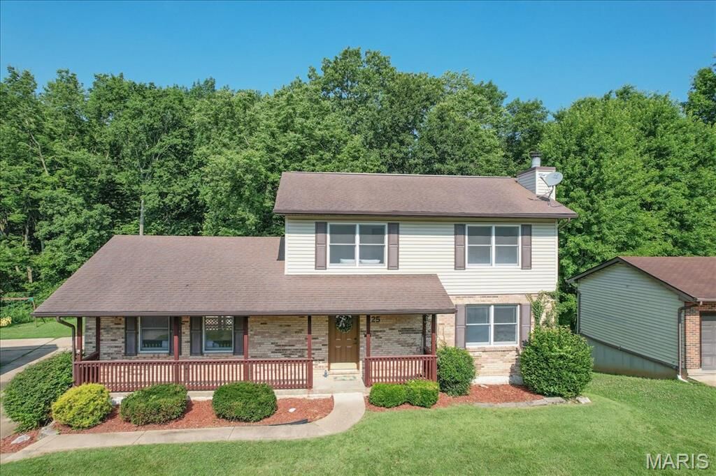 Property Photo:  25 Whispering Oaks Drive  MO 63090