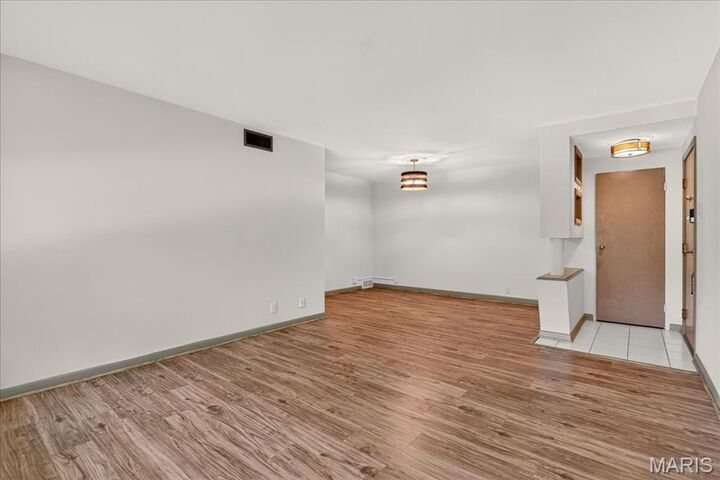 Property Photo:  2 Delcrest Court 201  MO 63124 
