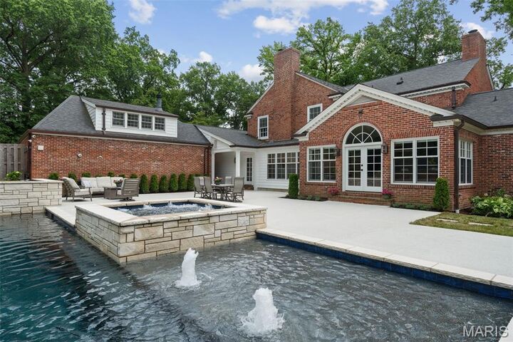 Property Photo:  7 Greenbriar Drive  MO 63124 