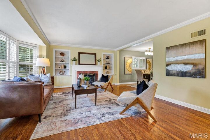 Property Photo:  906 N Taylor Avenue  MO 63122 