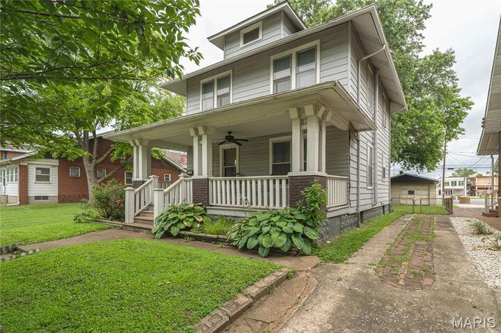 Property Photo: 2324 Grand Avenue IL 62040
