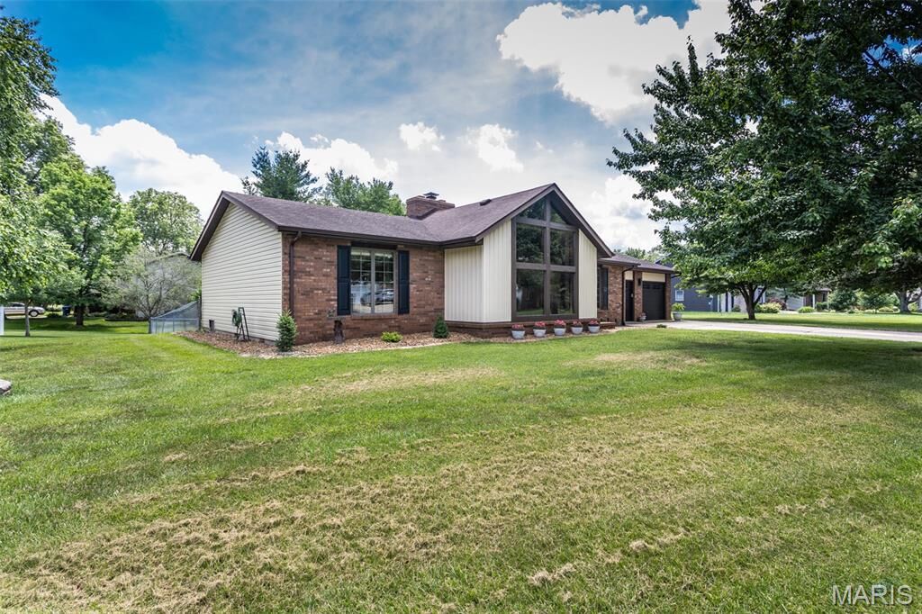 Property Photo:  112 Cross Creek Drive  IL 62010 
