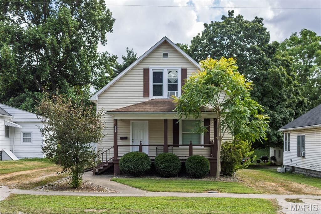 Property Photo: 824 School Street IL 62049