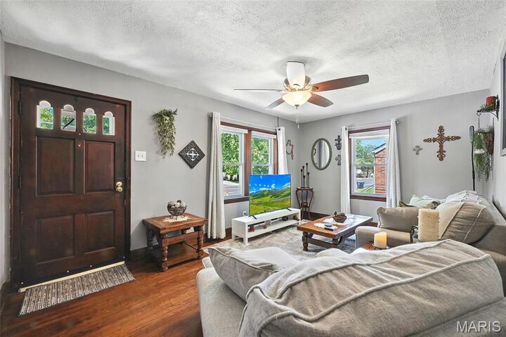 Property Photo: 904 N New Florissant Road MO 63031