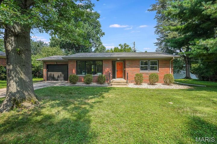 609 Grandview Avenue  Edwardsville IL 62025 photo