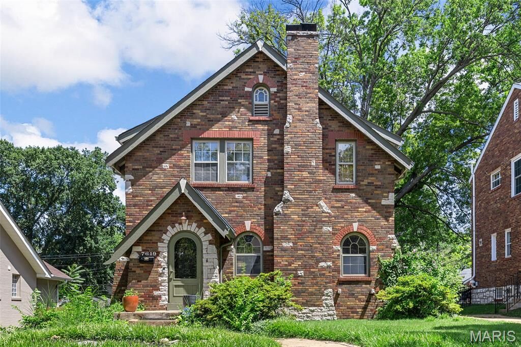 Property Photo: 7619 Delmar Boulevard MO 63130