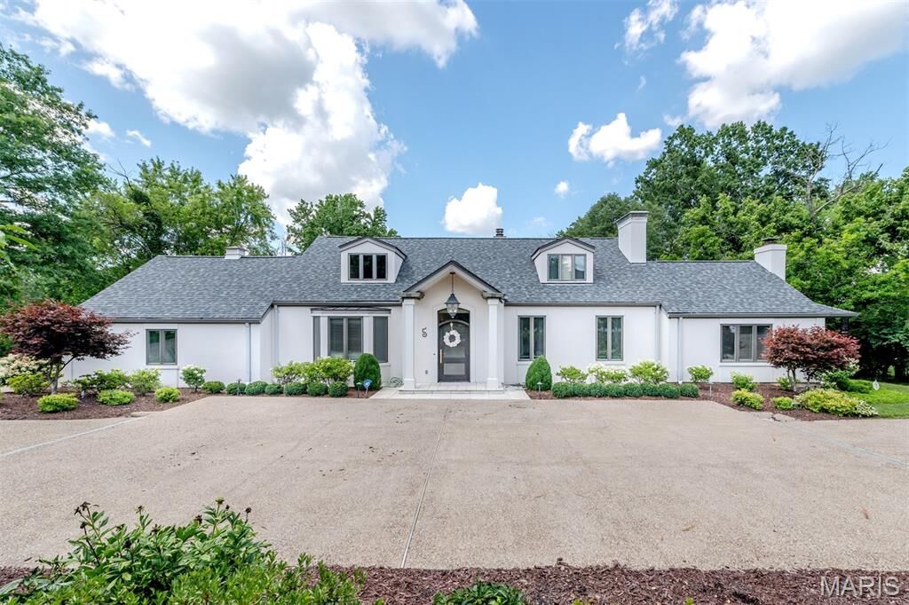 Property Photo:  5 Huntleigh Downs Road  MO 63131 