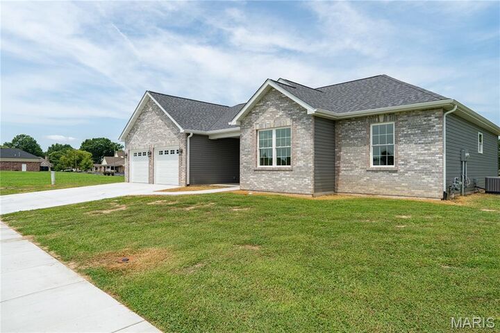 Property Photo: 3517 Cardinal Crossing Boulevard IL 62040