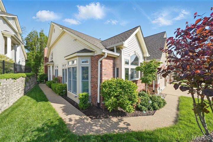 Property Photo: 735 Stonebluff Court MO 63005