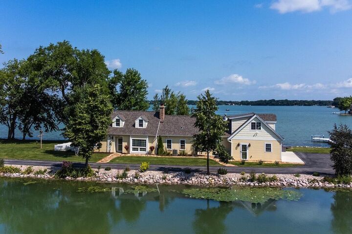 1228 W Wisconsin Ave  Oconomowoc WI 53066 photo