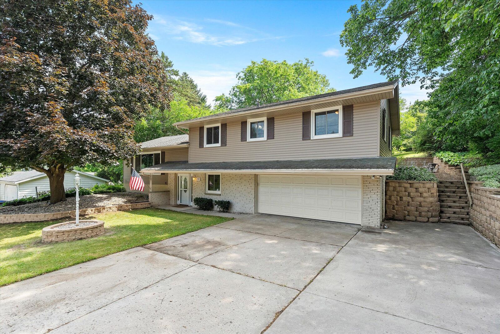 Property Photo:  310 Maple Ct  WI 53075 