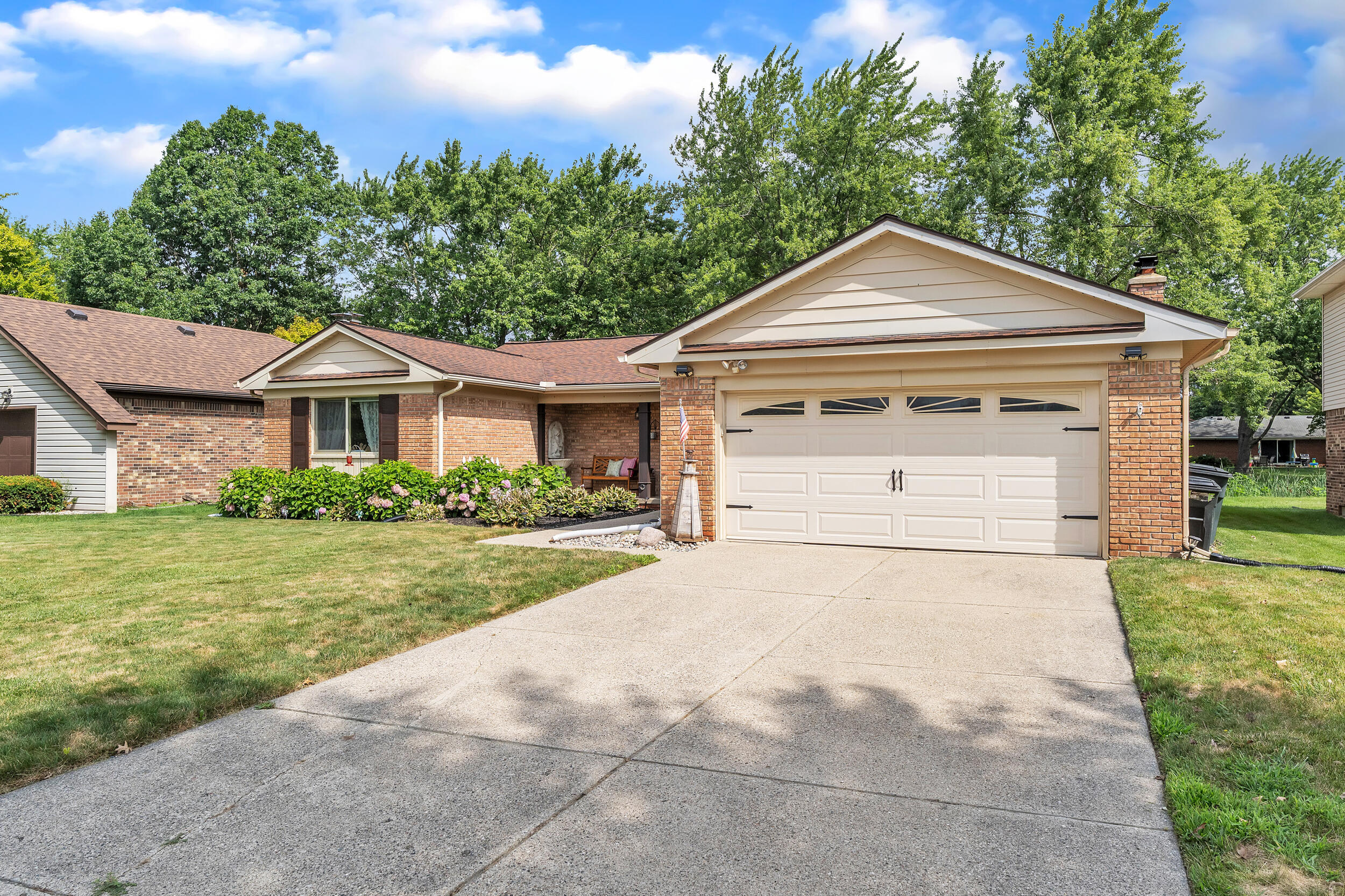 Property Photo: 44182 Leeann Lane MI 48187