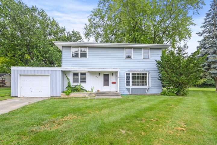Property Photo: 698 W River Street IL 60914