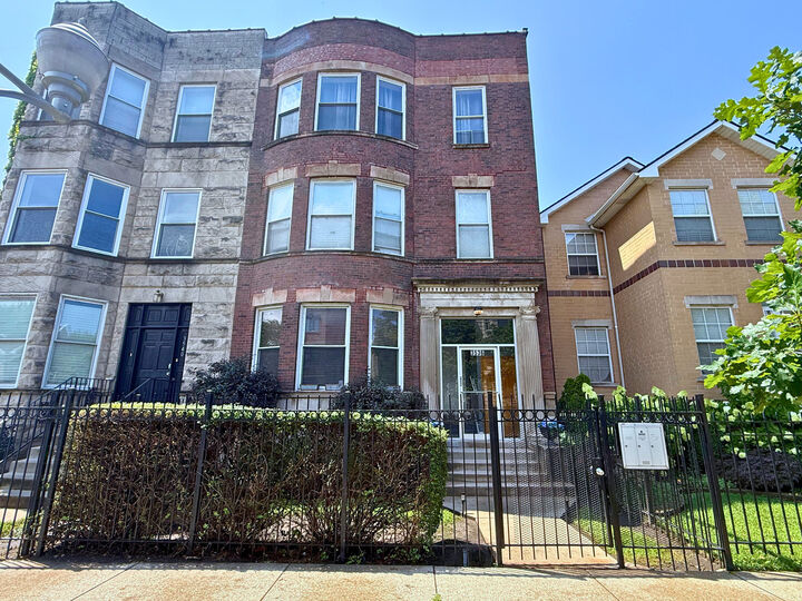 Property Photo:  3536 S Prairie Avenue 1  IL 60653 