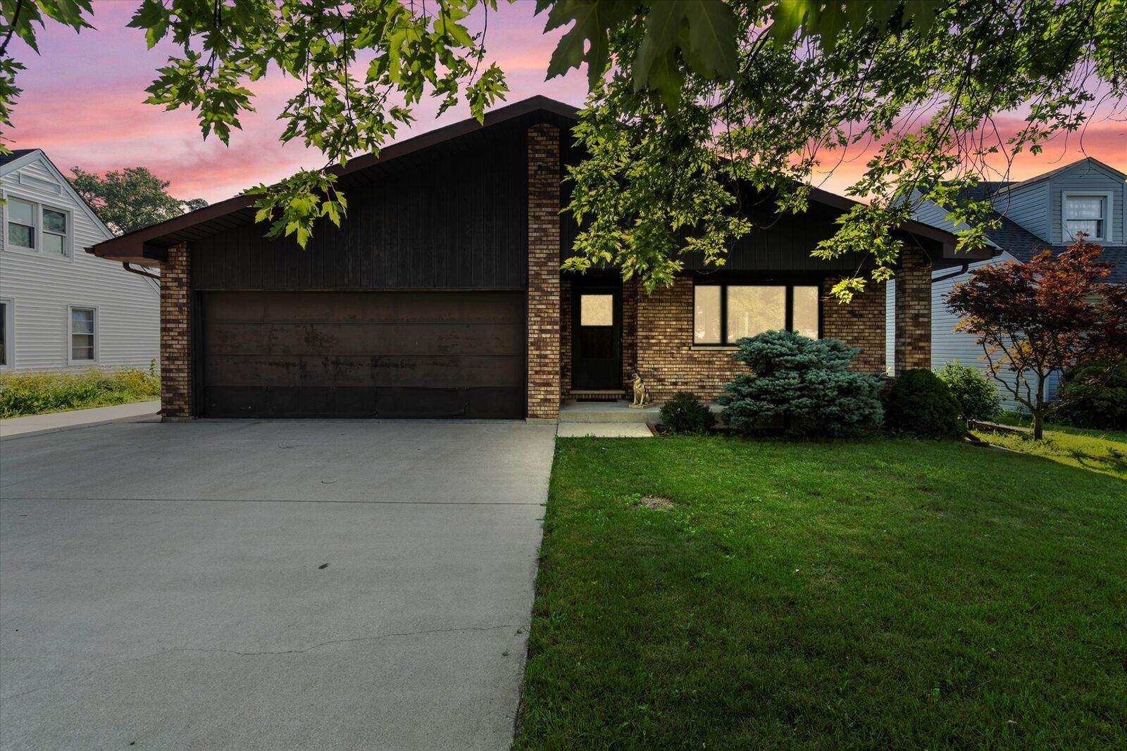 Property Photo:  1327 Degener Avenue  IL 60126 