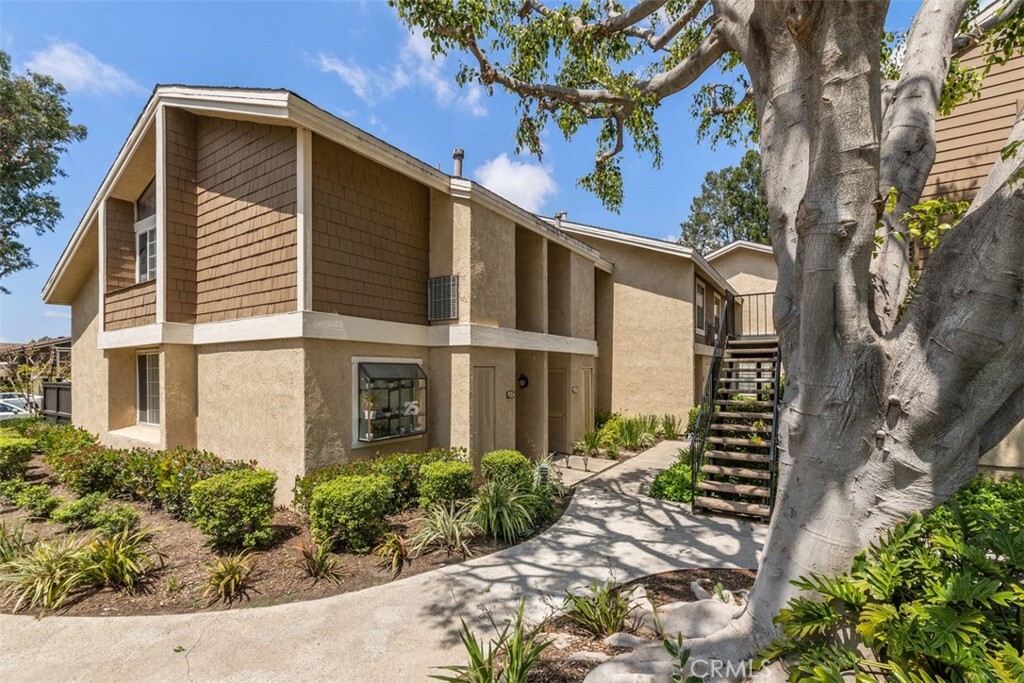 Property Photo: 26 Lakepines CA 92620