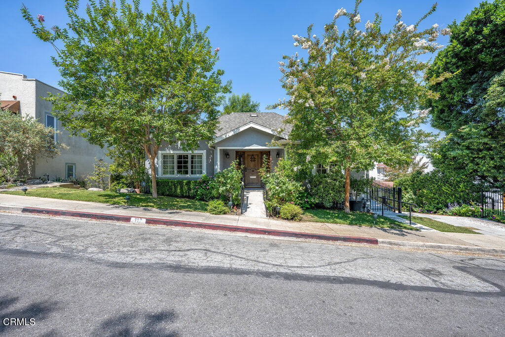 Property Photo: 117 Brocadero Place CA 91105