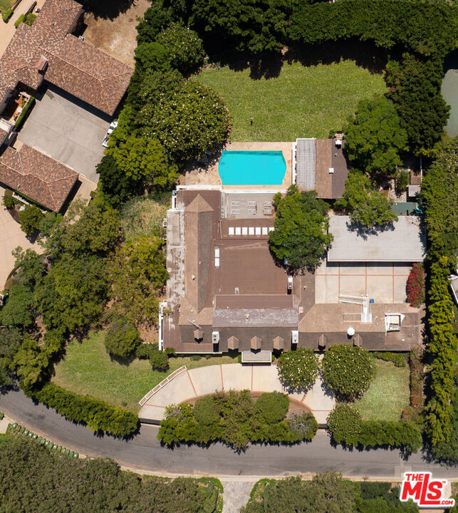 Property Photo:  327 Delfern Drive  CA 90077 