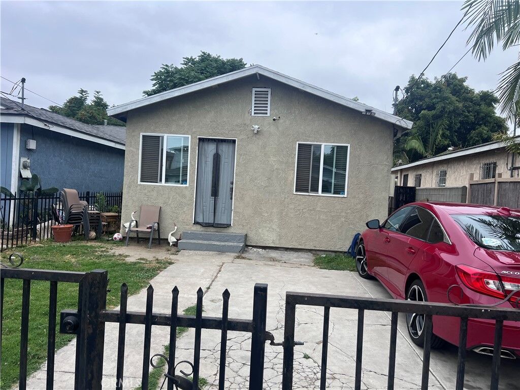 Property Photo:  1814 E 109th Street  CA 90059 