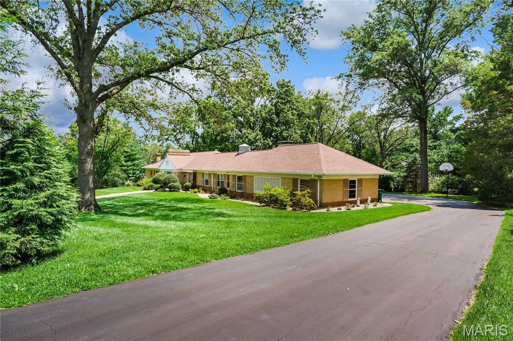 Property Photo: 17 Country Aire Drive MO 63131