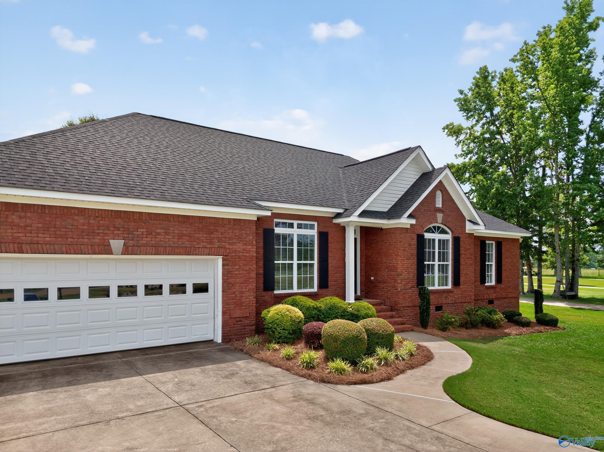 Property Photo: 1120 Oakland Drive AL 35901