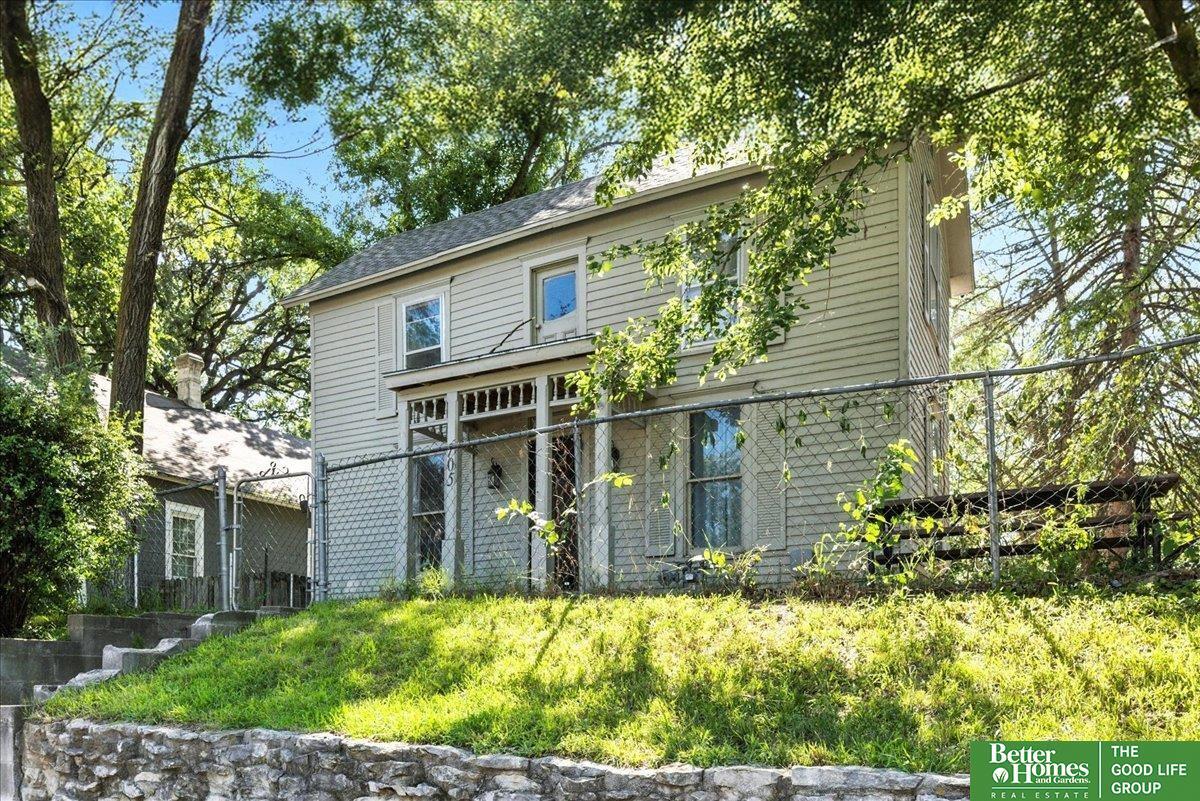 Property Photo:  705 S 1st Street  NE 68048 