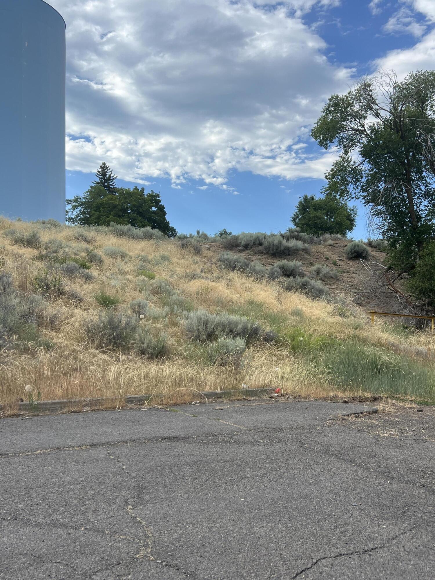 Property Photo:  1944 Academy Avenue 3&Amp4  OR 97601 