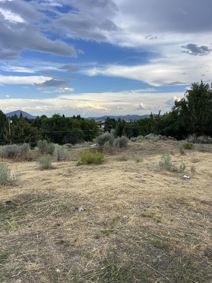 Property Photo: 1944 Academy Avenue 3&Amp4 OR 97601