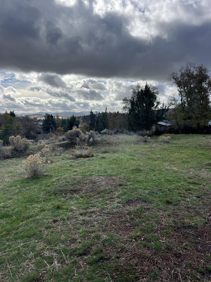 Property Photo: 1944 Academy Avenue 3&Amp4 OR 97601