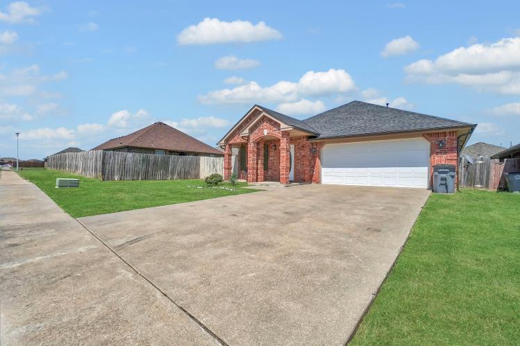 Property Photo:  2304 SW 45th Street  OK 73505 