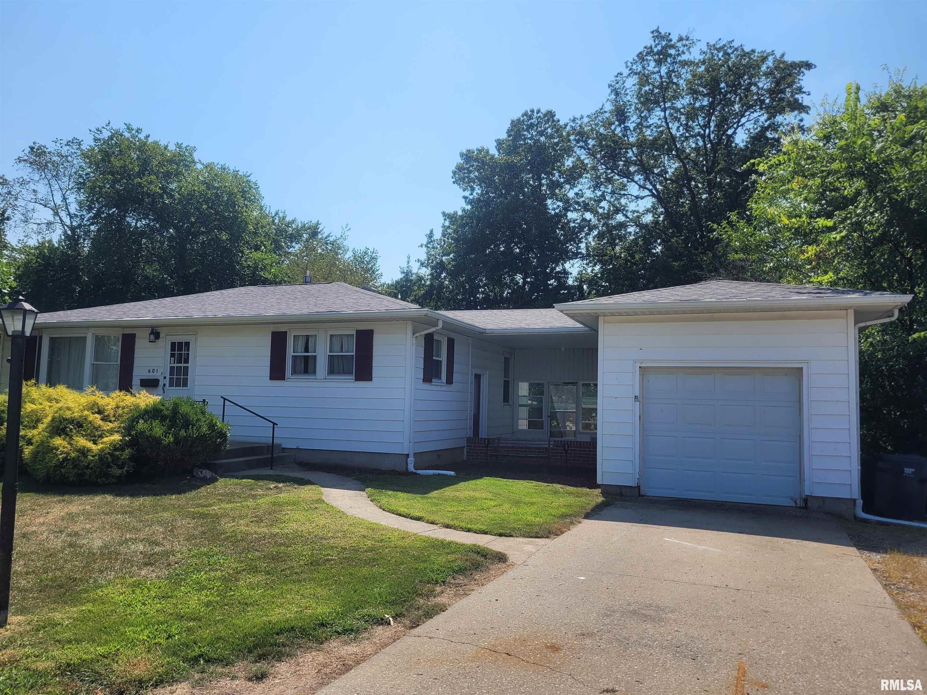 601 Nora Avenue  Mt Vernon IL 62864 photo