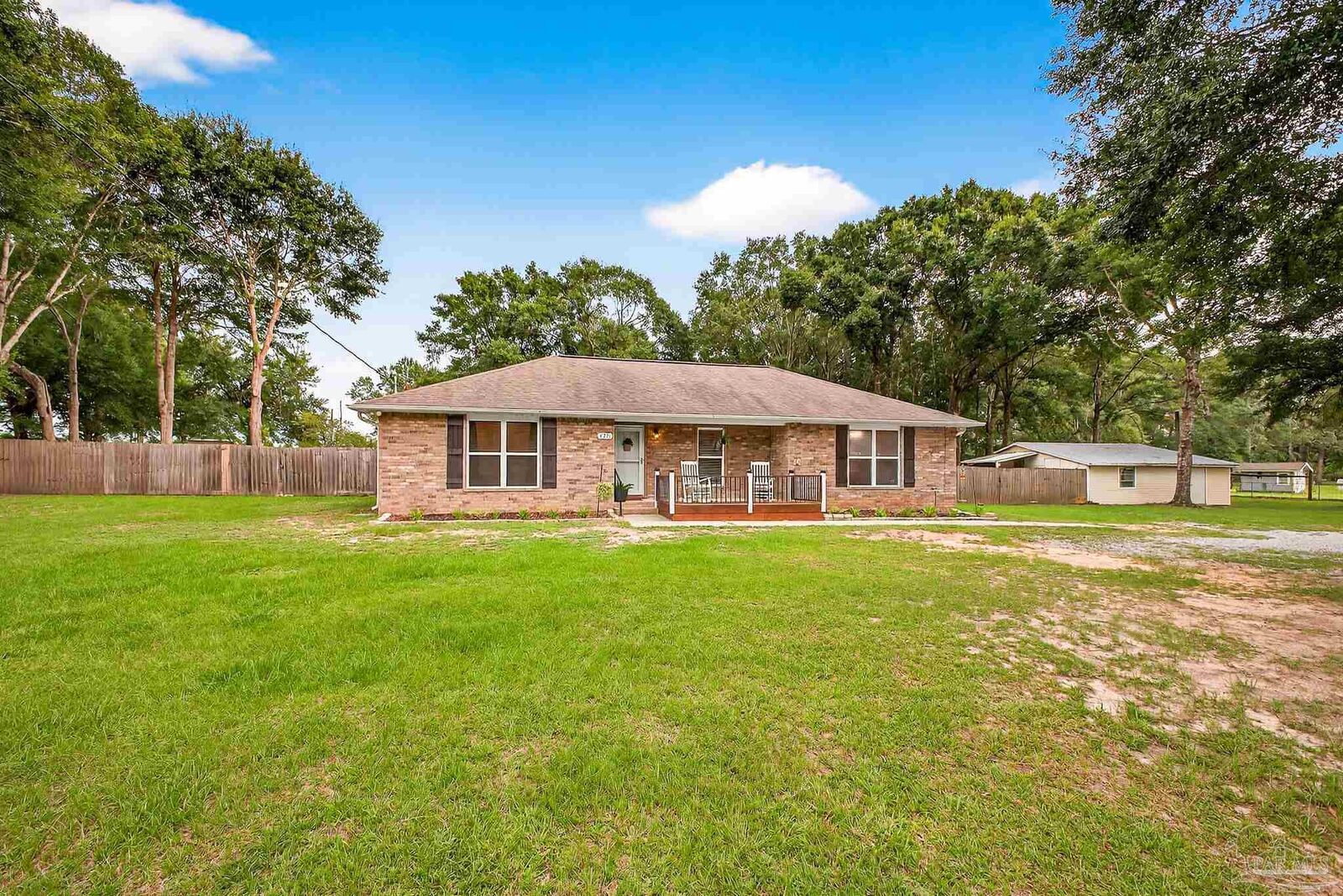 Property Photo: 4721 W Molino Rd FL 32577