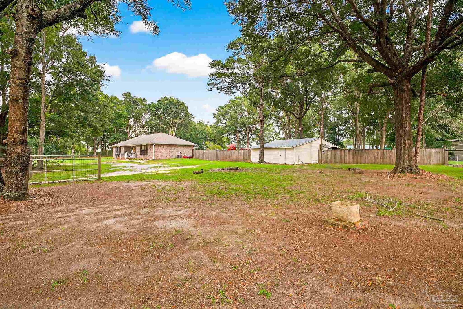 Property Photo: 4721 W Molino Rd FL 32577