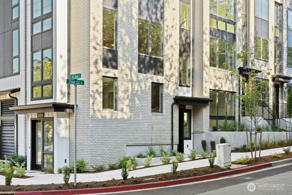 Property Photo:  110 B  2nd Street S  WA 98033 