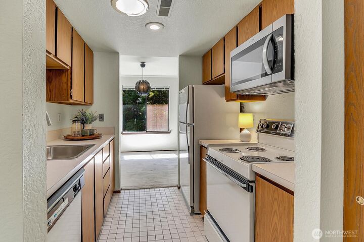 Property Photo: 10005 235th St A301 WA 98031