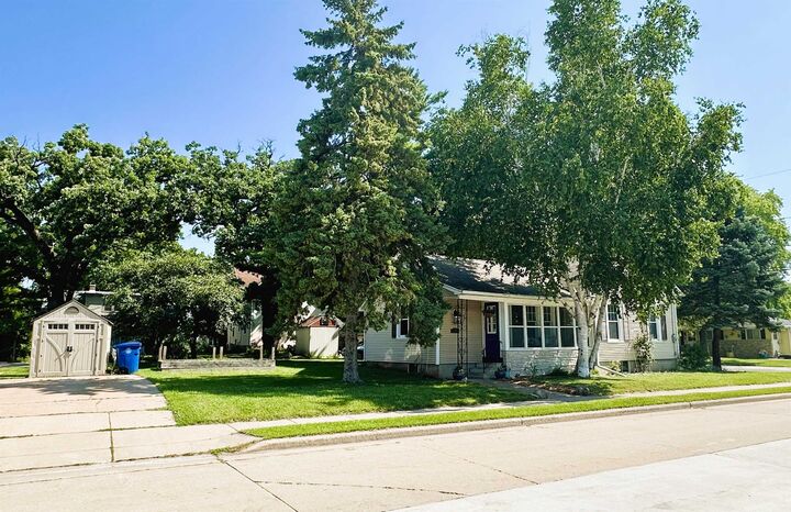 Property Photo: 704 Bismarck Avenue WI 54902-5803