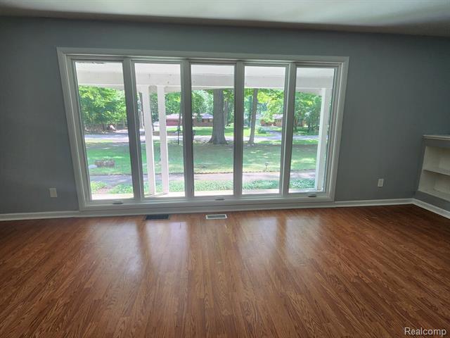 Property Photo: 23760 Oak Glen Drive MI 48033