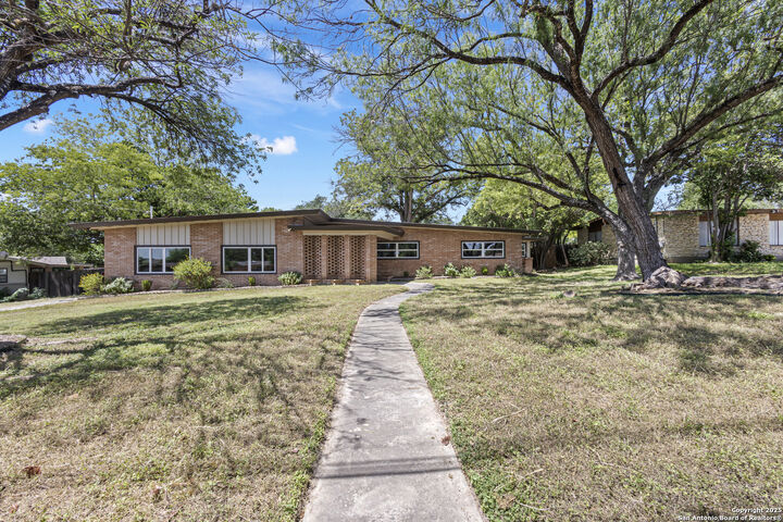 Property Photo: 123 Riviera TX 78213