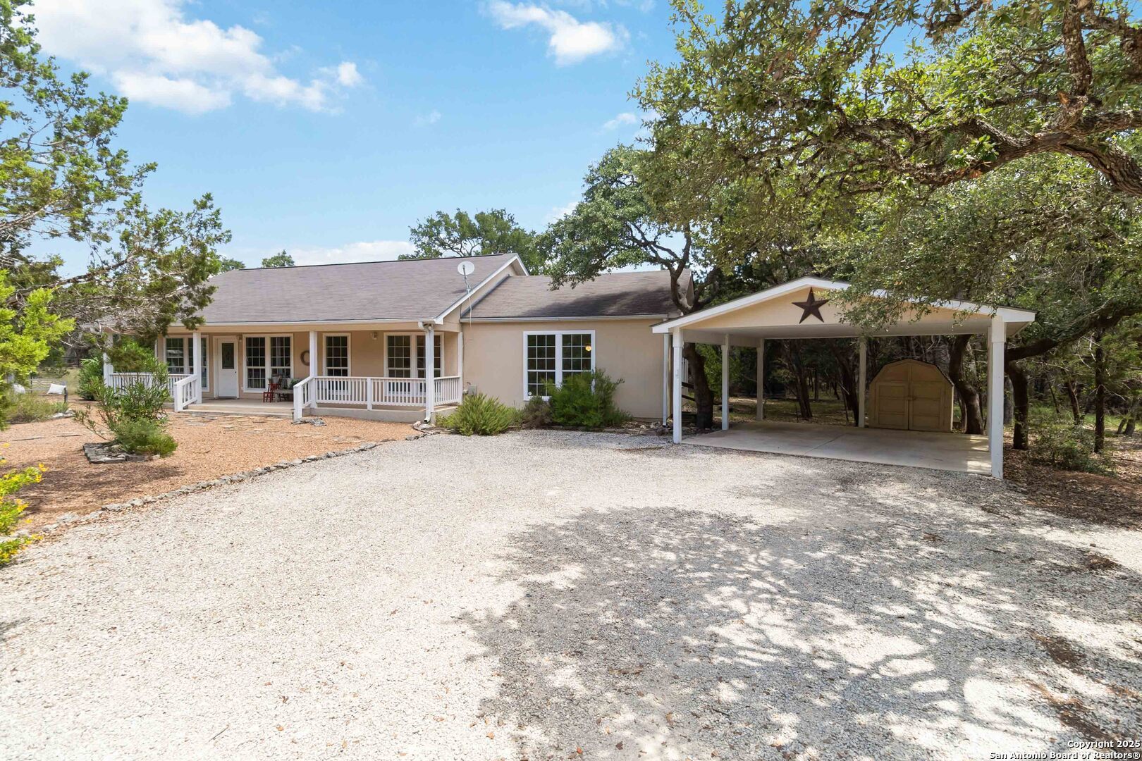 Property Photo:  385 Rolling View  TX 78133 