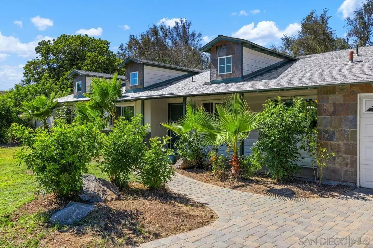 Property Photo: 1140 Cloverleaf Dr CA 92019