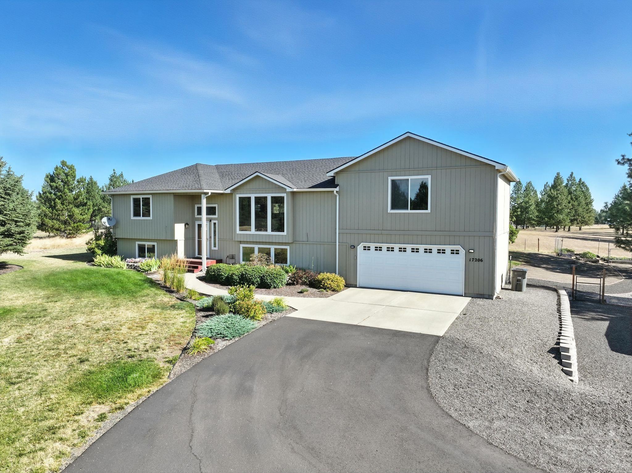Property Photo: 17206 W Buckboard Ave WA 99022