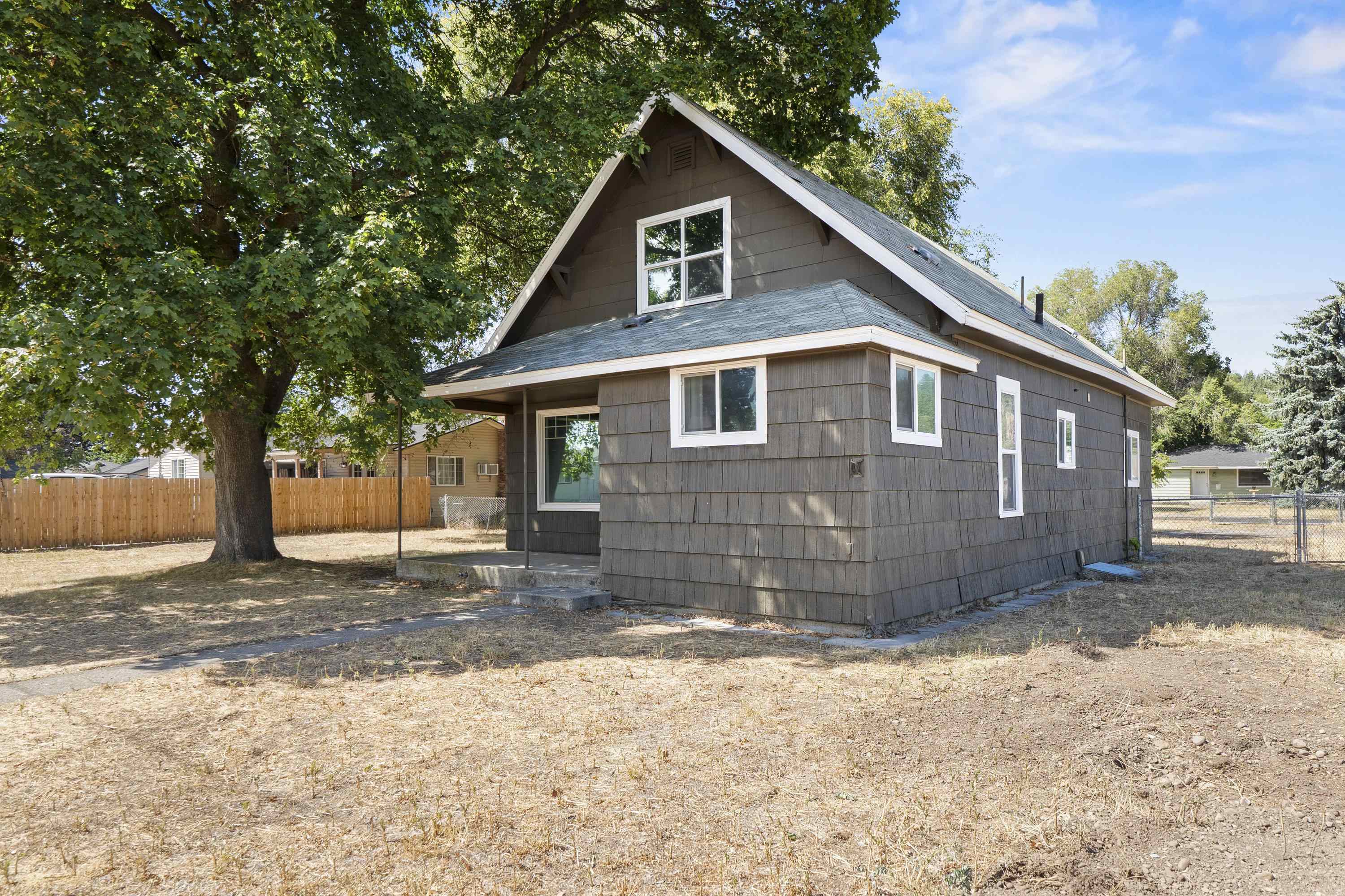 Property Photo: 4323 E Buckeye Ave WA 99217