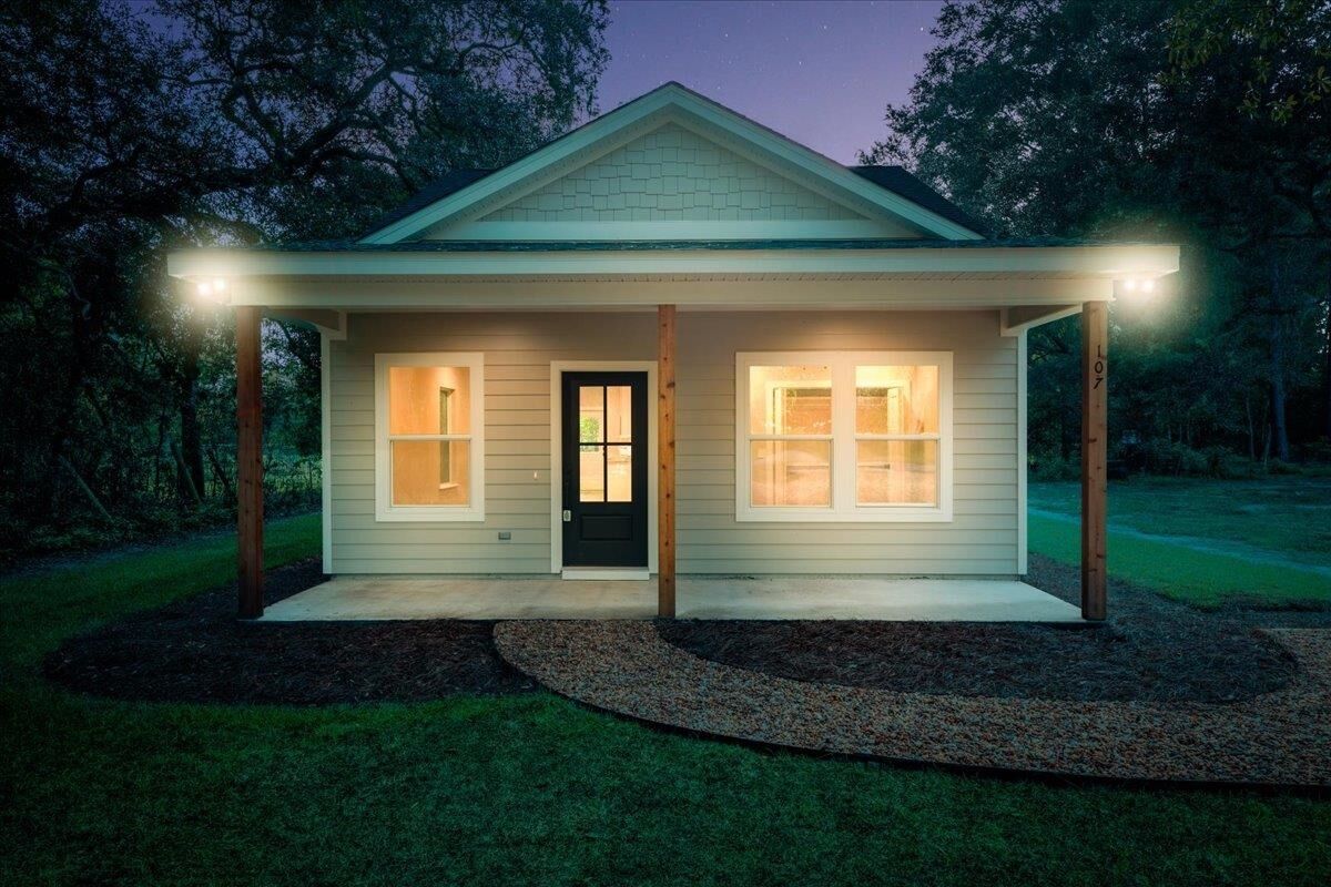 Property Photo: 115 W Notre Dame Street FL 32344